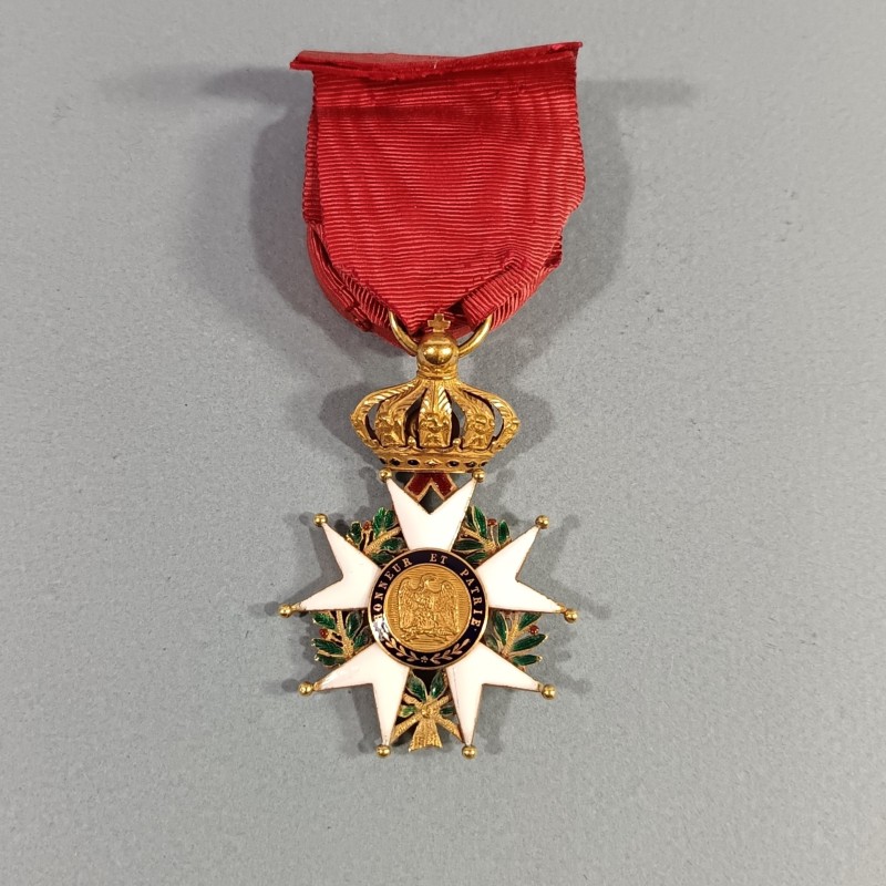 FRANCE MEDAILLE EN OR POINCONNEE D'OFFICIER DE L'ORDRE DE LA LEGION D'HONNEUR NAPOLEON III SECOND EMPIRE 1852 1870