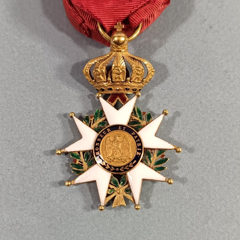 FRANCE MEDAILLE EN OR POINCONNEE D'OFFICIER DE L'ORDRE DE LA LEGION D'HONNEUR NAPOLEON III SECOND EMPIRE 1852 1870