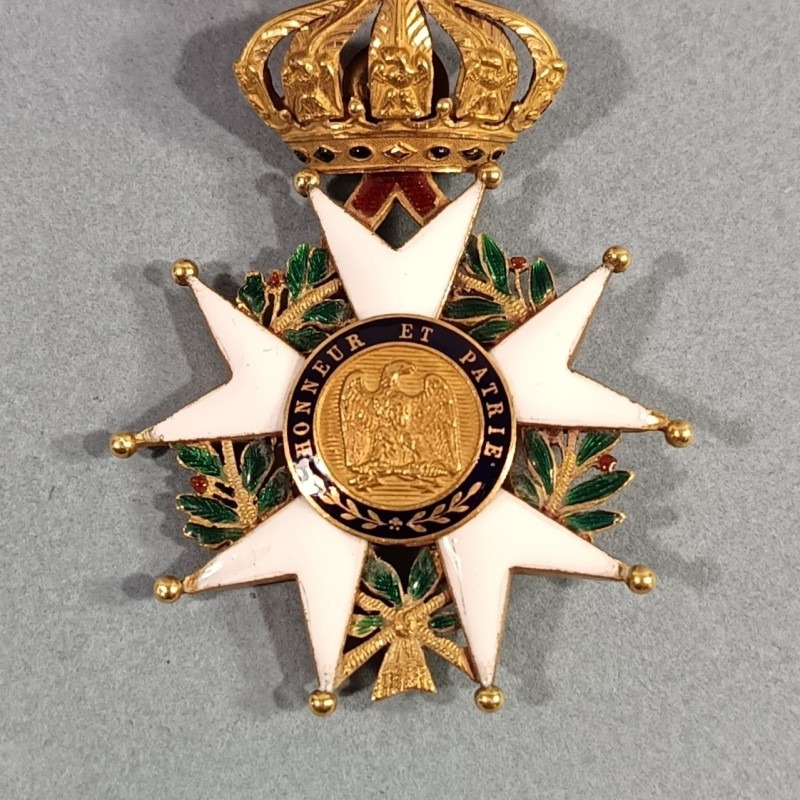 FRANCE MEDAILLE EN OR POINCONNEE D'OFFICIER DE L'ORDRE DE LA LEGION D'HONNEUR NAPOLEON III SECOND EMPIRE 1852 1870
