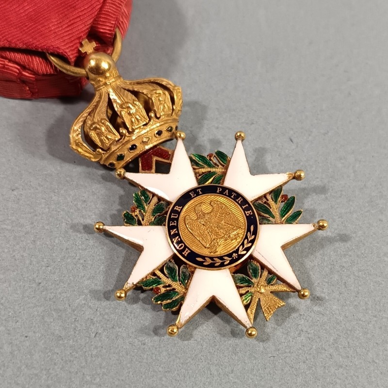 FRANCE MEDAILLE EN OR POINCONNEE D'OFFICIER DE L'ORDRE DE LA LEGION D'HONNEUR NAPOLEON III SECOND EMPIRE 1852 1870