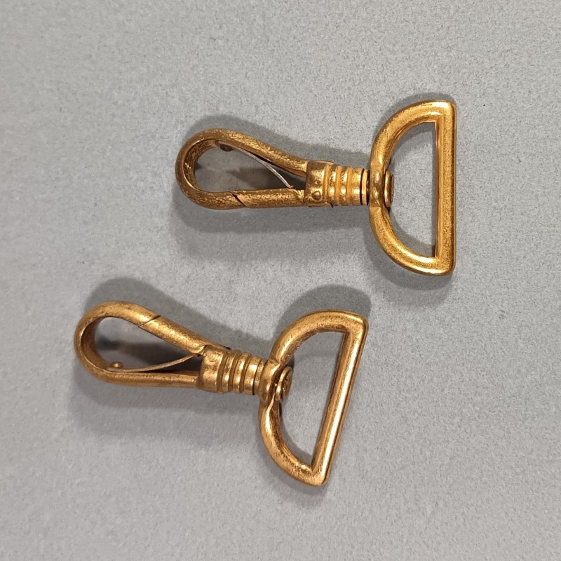 LOT DE 2 MOUSQUETONS D'OCCASION EN LAITON POUR BELIERE DE SABRE SABRETACHE ET SUSPENTES MILITAIRES T2