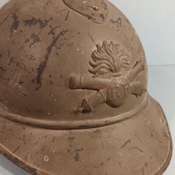 CASQUE ADRIAN MODELE 1915 ARTILLERIE COMPLET GUERRE 1914-1918 COULEUR KAKI DANS SON JUS DE GRENIER