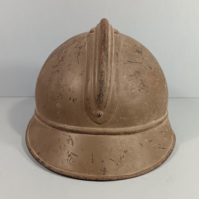 CASQUE ADRIAN MODELE 1915 ARTILLERIE COMPLET GUERRE 1914-1918 COULEUR KAKI DANS SON JUS DE GRENIER