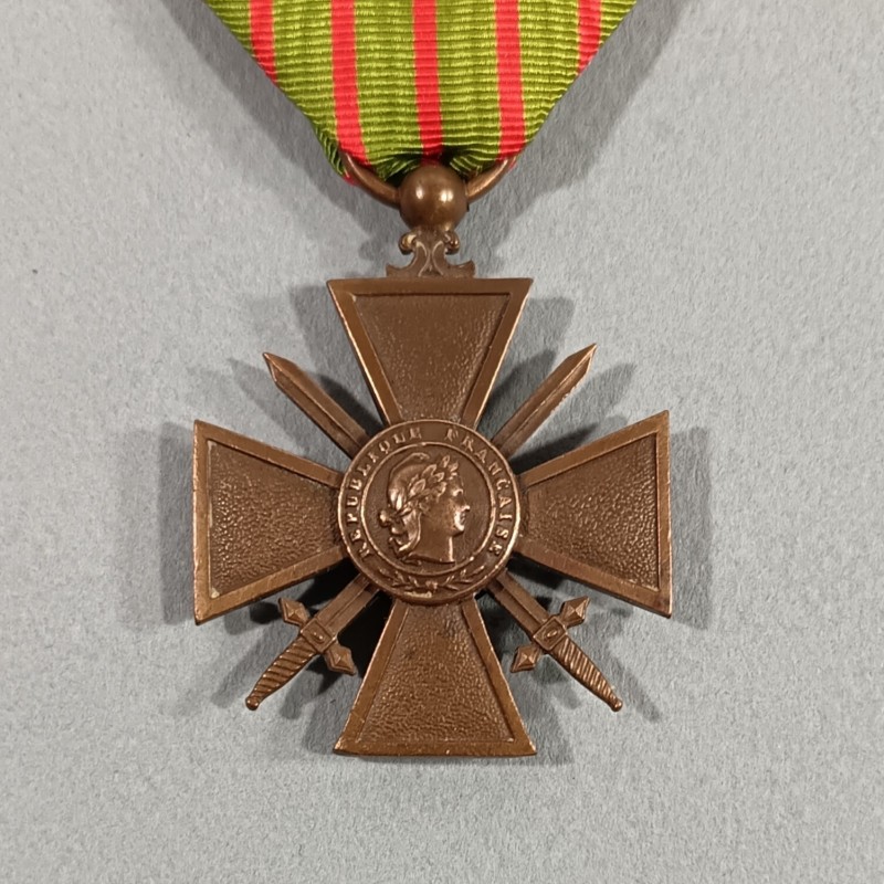 CROIX DE GUERRE 1914-1915 AVEC UNE ETOILE POUR CITATION A L'ORDRE DU REGIMENT WAR CROSS 1914 1918