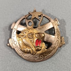 INSIGNE MILITAIRE 67 ème RAA REGIMENT D'ARTILLERIE D'AFFRIQUE PERIODE 1940 1944 FABRICATION NON MARQUEE ARMEE DE LIBRATION