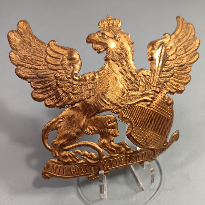 PLAQUE DE CASQUE A POINTE ALLEMAND BADOIS MODELE 1895 EN LAITON GRIFFON MIT GOTT F. FUERST U. WATERLAND