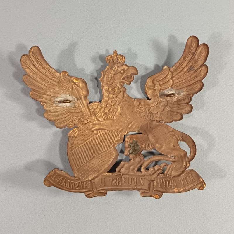 PLAQUE DE CASQUE A POINTE ALLEMAND BADOIS MODELE 1895 EN LAITON GRIFFON MIT GOTT F. FUERST U. WATERLAND