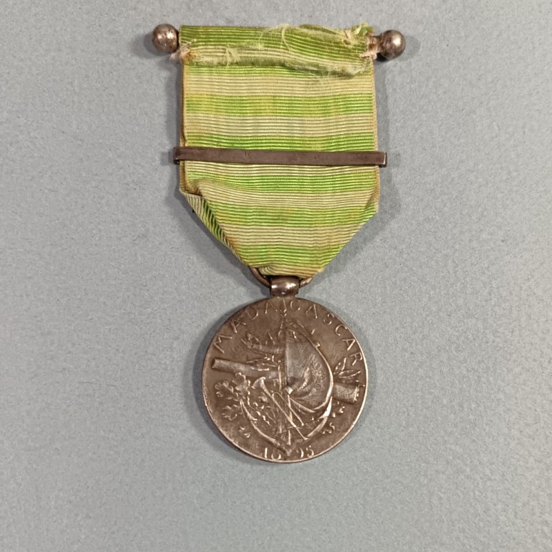 FRANCE MEDAILLE DE LA SECONDE EXPEDITION DE MADAGASCAR AVEC SA BARRETTE 1895 POUR LA CAMPAGNE DE 1894 A 1895