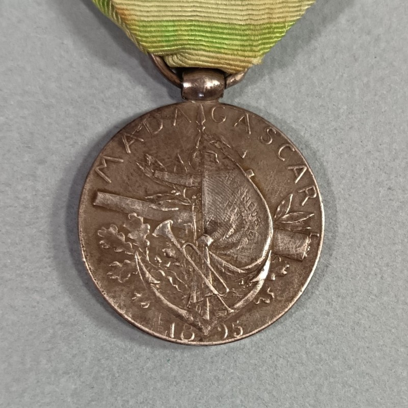 FRANCE MEDAILLE DE LA SECONDE EXPEDITION DE MADAGASCAR AVEC SA BARRETTE 1895 POUR LA CAMPAGNE DE 1894 A 1895