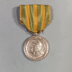 FRANCE MEDAILLE DE L'EXPEDITION TONKIN CHINE ANNAM MODELE MER AVEC 7 BATAILLES AU DOS CAMPAGNE DE 1883 A 1885