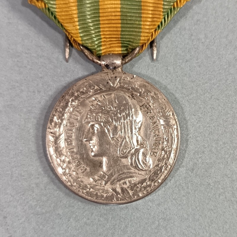 FRANCE MEDAILLE DE L'EXPEDITION TONKIN CHINE ANNAM MODELE MER AVEC 7 BATAILLES AU DOS CAMPAGNE DE 1883 A 1885