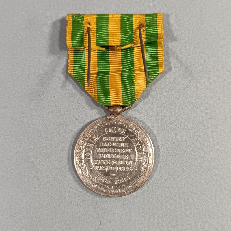 FRANCE MEDAILLE DE L'EXPEDITION TONKIN CHINE ANNAM MODELE MER AVEC 7 BATAILLES AU DOS CAMPAGNE DE 1883 A 1885