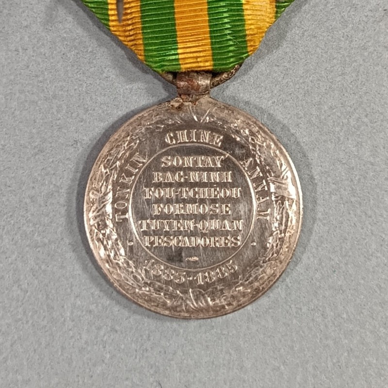 FRANCE MEDAILLE DE L'EXPEDITION TONKIN CHINE ANNAM MODELE MER AVEC 7 BATAILLES AU DOS CAMPAGNE DE 1883 A 1885