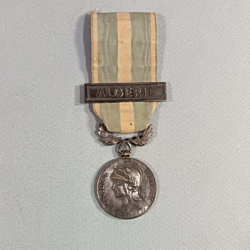 FRANCE MEDAILLE COLONIALE BELIERE BIFACE AVEC BARRETTE ALGERIE A CLAPET FABRICATION MERCIER 1895 - 1913