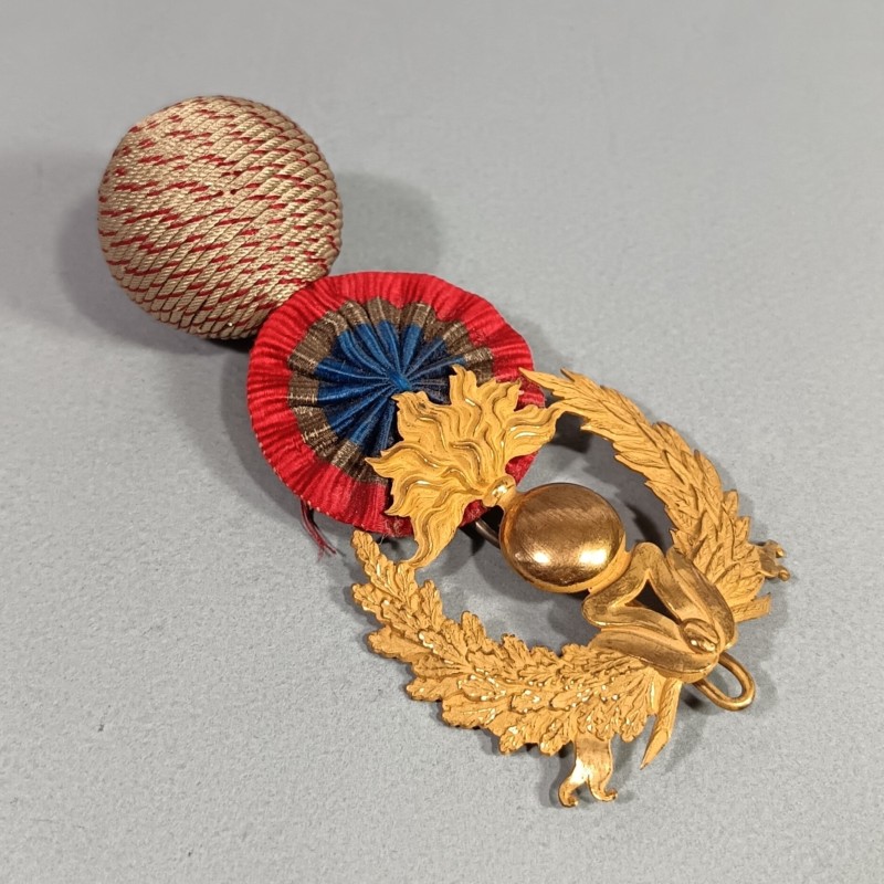 ATTRIBUT ET POMPON DE KEPI D'ADJUDANTS MODELE 1886 OFFICIER D'ADMINISTRATION DU SERVICE DE L'ARTILLERIE ET DU GENIE