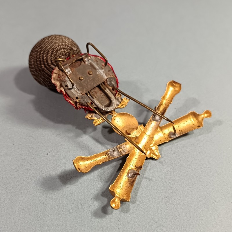ATTRIBUT OU INSIGNE ET POMPON DE KEPI D'OFFICIERS ET ADJUDANTS MODELE 1886 OFFICIER D'ARTILLERIE