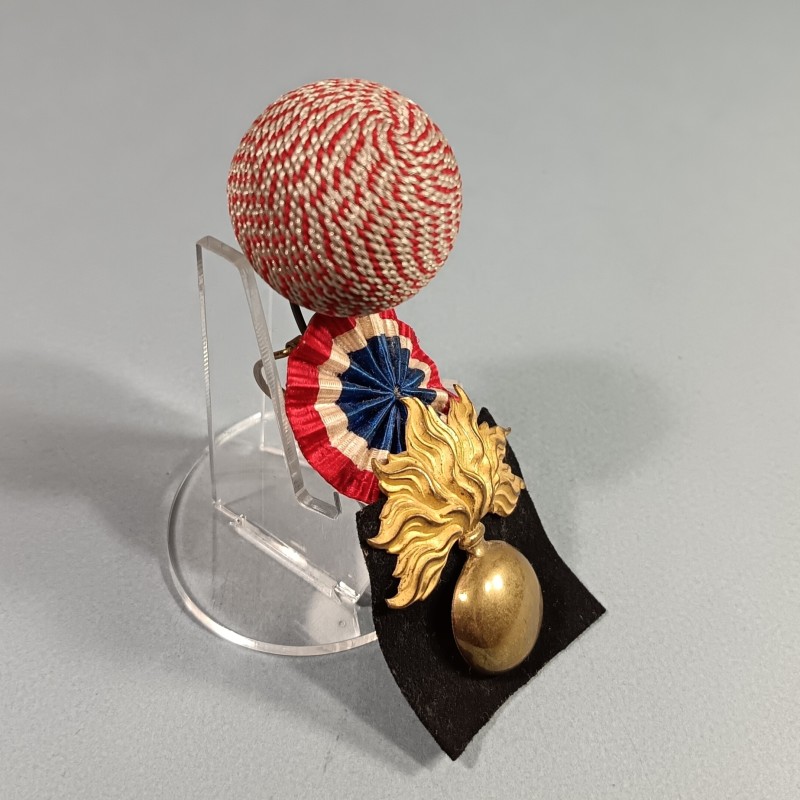 ATTRIBUT OU INSIGNE ET POMPON DE KEPI D'OFFICIERS ET ADJUDANTS MODELE 1886 OFFICIER D'INFANTERIE ET LEGION ETRANGERE