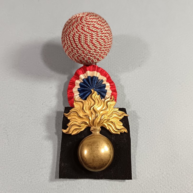 ATTRIBUT OU INSIGNE ET POMPON DE KEPI D'OFFICIERS ET ADJUDANTS MODELE 1886 OFFICIER D'INFANTERIE ET LEGION ETRANGERE