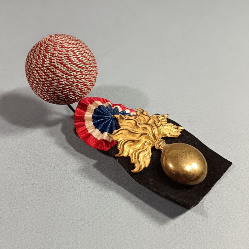 ATTRIBUT OU INSIGNE ET POMPON DE KEPI D'OFFICIERS ET ADJUDANTS MODELE 1886 OFFICIER D'INFANTERIE ET LEGION ETRANGERE
