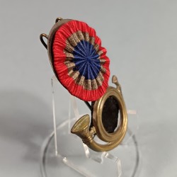 ATTRIBUT OU PLAQUE DE KEPI D'OFFICIERS ET ADJUDANTS MODELE 1886 OFFICIER DES CHASSEURS A PIED OU ALPINS