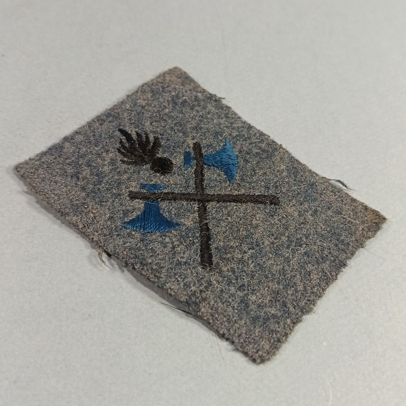 INSIGNE TISSU BREVET DE SAPEURS PIONNIERS ET OUVREIERS D'ART MODELE TROUPE SUR FOND BLEU HORIZON GUERRE 1914 1918