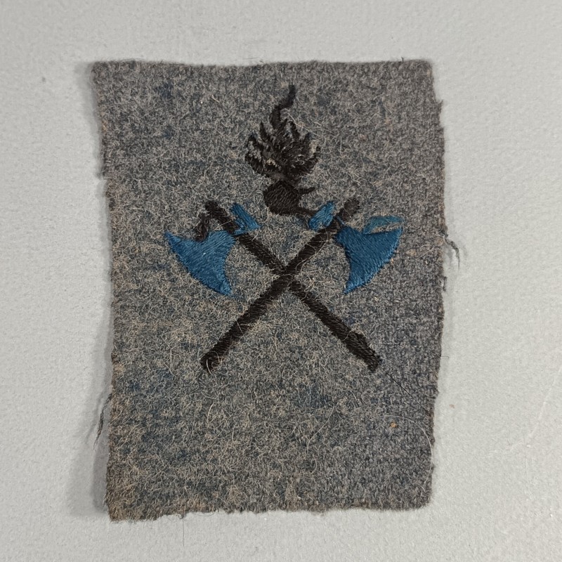 INSIGNE TISSU BREVET DE SAPEURS PIONNIERS ET OUVREIERS D'ART MODELE TROUPE SUR FOND BLEU HORIZON GUERRE 1914 1918