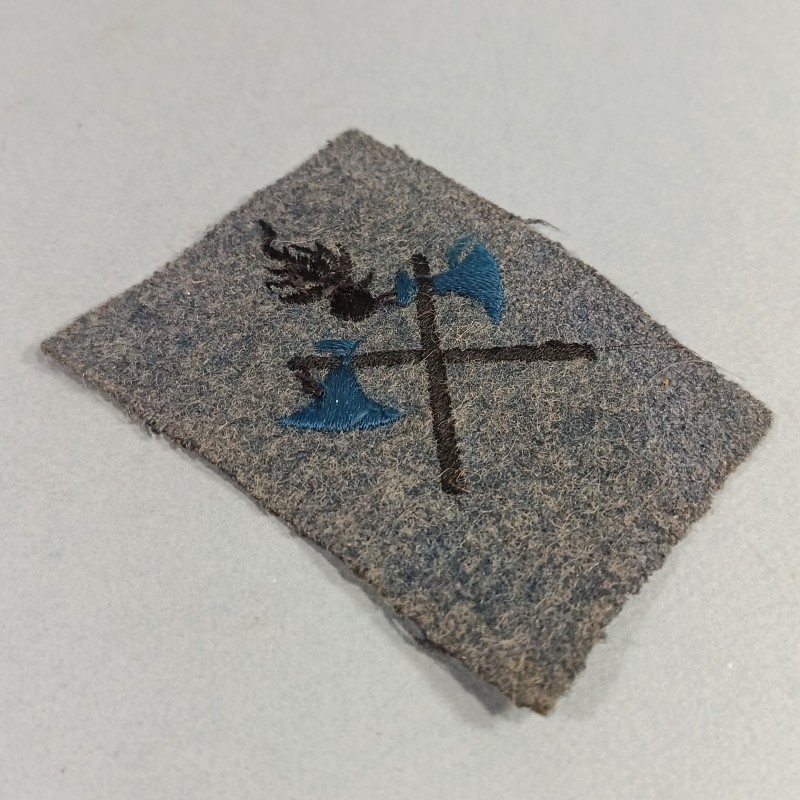 INSIGNE TISSU BREVET DE SAPEURS PIONNIERS ET OUVREIERS D'ART MODELE TROUPE SUR FOND BLEU HORIZON GUERRE 1914 1918
