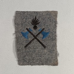 INSIGNE TISSU BREVET DE SAPEURS PIONNIERS ET OUVREIERS D'ART MODELE TROUPE SUR FOND BLEU HORIZON GUERRE 1914 1918
