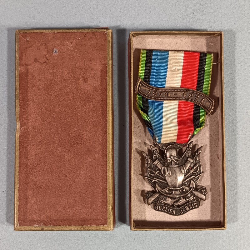 MEDAILLES ANCIEN COMBATTANT GUERRE DE 1870 1871 OUBLIER JAMAIS AVEC BARRETTE 1870-1871