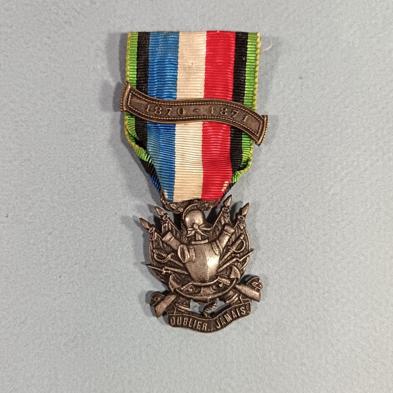 MEDAILLES ANCIEN COMBATTANT GUERRE DE 1870 1871 OUBLIER JAMAIS AVEC BARRETTE 1870-1871