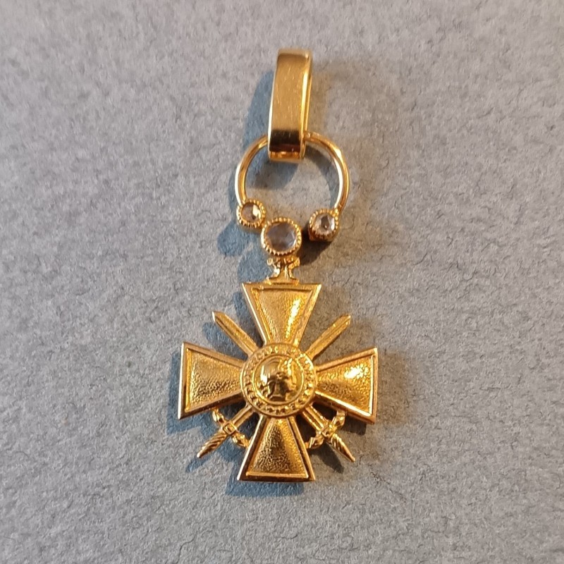 REDUCTION DE LA CROIX DE GUERRE EN OR ET BRILLANT AVEC LA DATE 1914 1915 AU DOS BIJOUX DE FEMME GUERRE 1914 1918