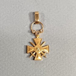 REDUCTION DE LA CROIX DE GUERRE EN OR ET BRILLANT AVEC LA DATE 1914 1915 AU DOS BIJOUX DE FEMME GUERRE 1914 1918