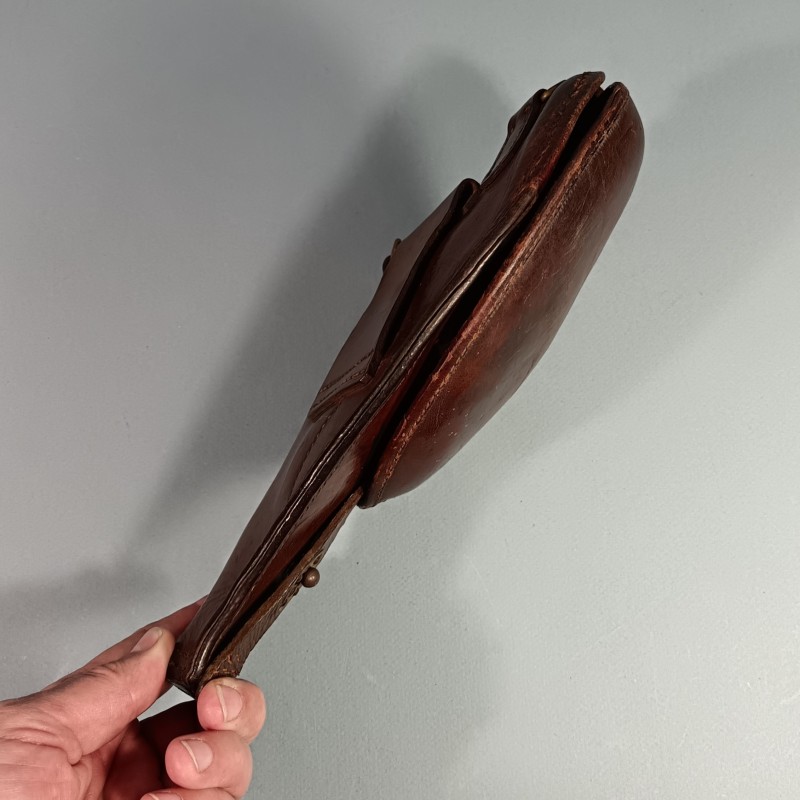 ETUI D'OFFICIER EN CUIR MARRON POUR REVOLVER D'ORDONNANCE ST ETIENNE MODELE 1892 ETUI " JAMBON "