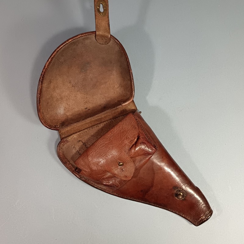ETUI D'OFFICIER EN CUIR MARRON POUR REVOLVER D'ORDONNANCE ST ETIENNE MODELE 1892 ETUI " JAMBON "