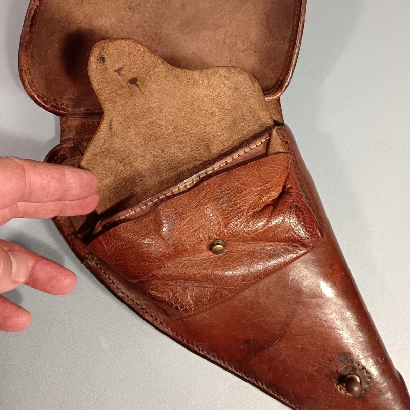 ETUI D'OFFICIER EN CUIR MARRON POUR REVOLVER D'ORDONNANCE ST ETIENNE MODELE 1892 ETUI " JAMBON "