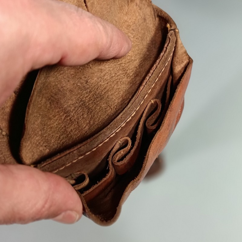 ETUI D'OFFICIER EN CUIR MARRON POUR REVOLVER D'ORDONNANCE ST ETIENNE MODELE 1892 ETUI " JAMBON "