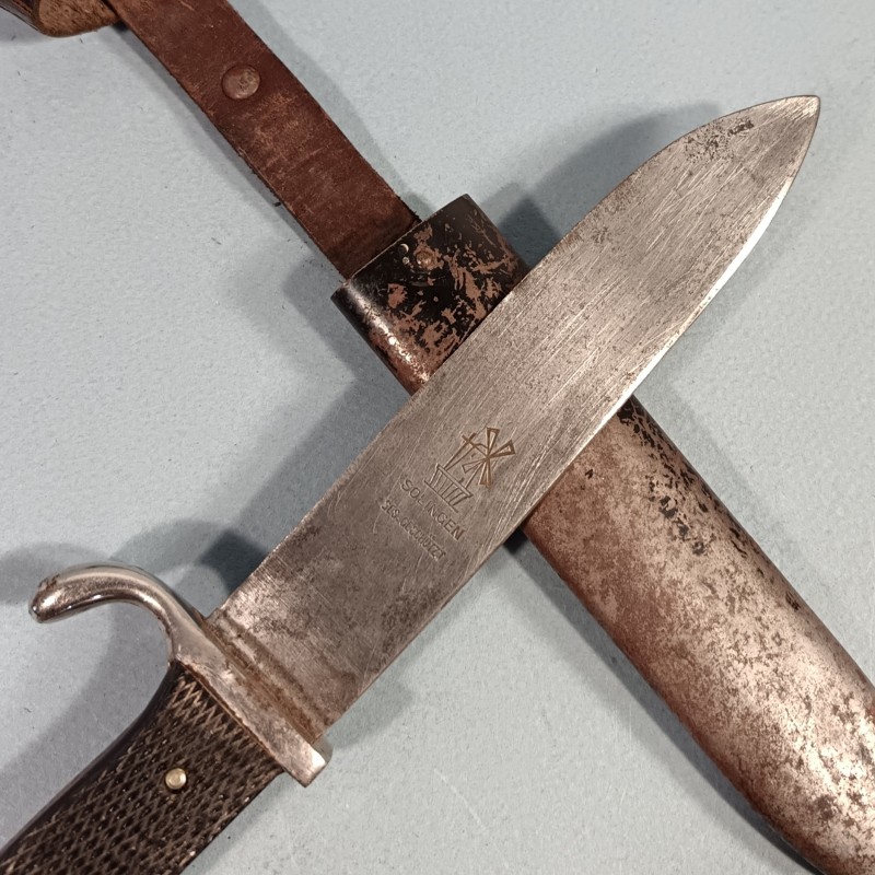 COUTEAU POIGNARD HJ HITLERJUGEND FAHRTENMESSER FABRICATION SECONDE GUERRE SOLINGEN ROBERT HERDER ET DEVISE BLUT UND EHRE !
