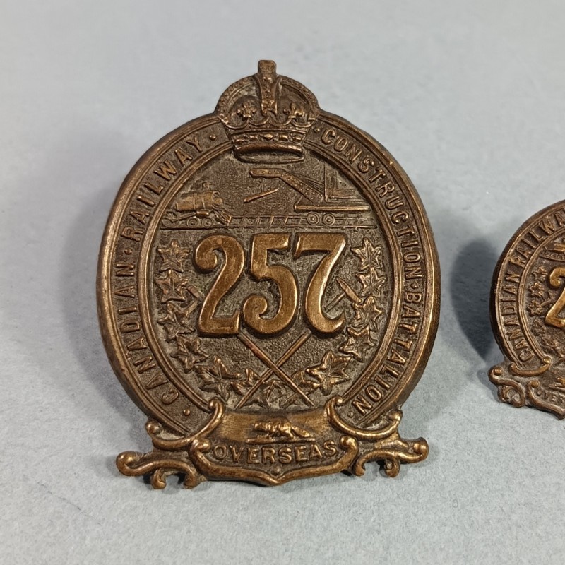 INSIGNE CANADIEN ET REDUCTION DU 257 ème BATAILLON DE CONSTRUCTION FERROVIAIRE CANADIAN RAILWAY CONSTRUCTION