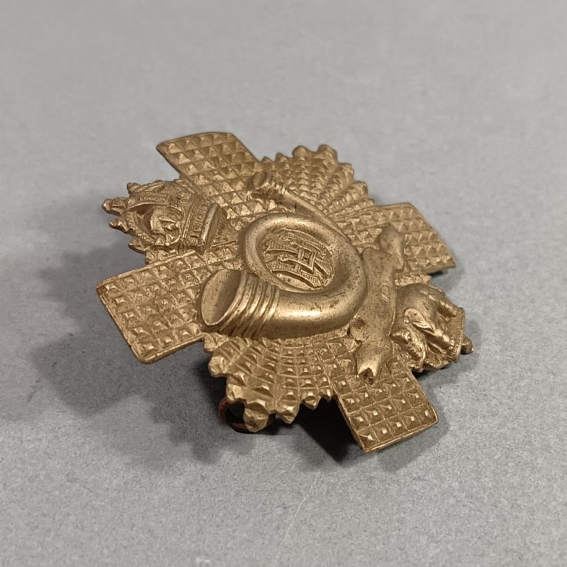ARMEE ANGLAISE INSIGNE DE COIFFURE ECOSSAIS 1er BATAILLON DE VOLONTAIRE HIGHLAND LIGTH INFANTERY CAP BADGE