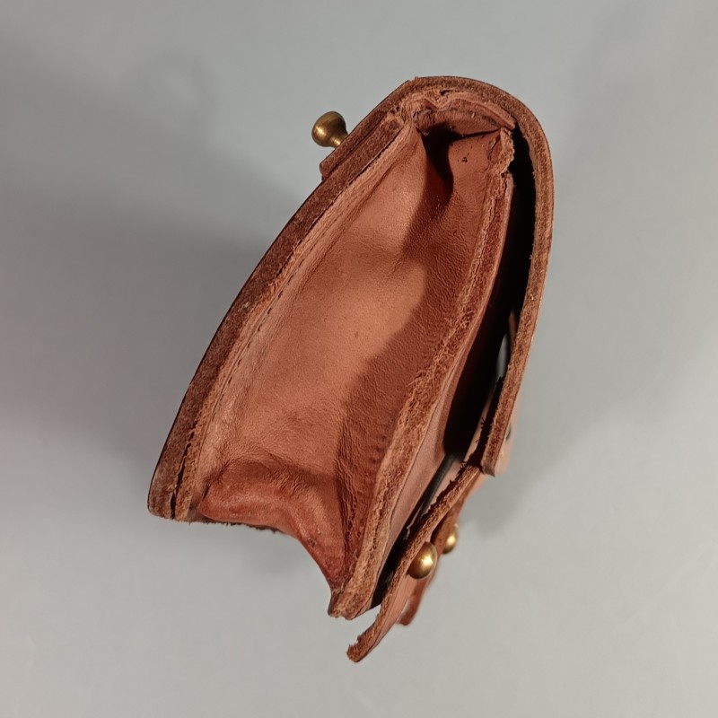 CARTOUCHIERE MODELE 1935 / 1937 COTE GAUCHE COULEUR FAUVE CUIR LISSE TAMPONNEE 2 ème TRIMESTRE 1940