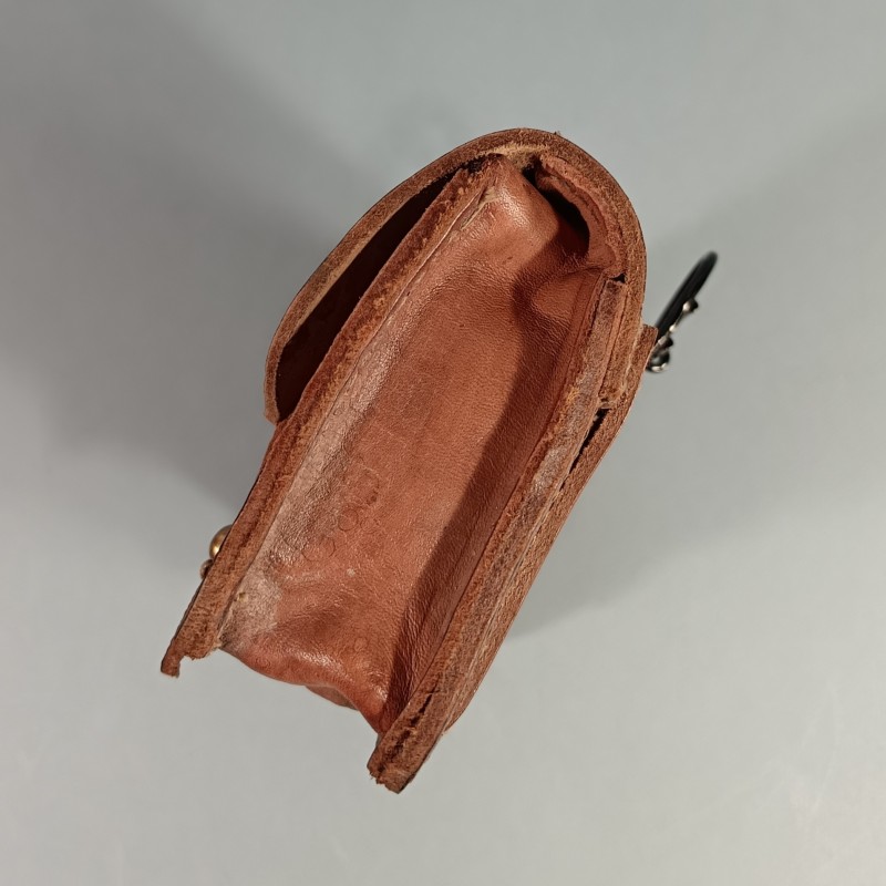 CARTOUCHIERE MODELE 1935 / 1937 COTE GAUCHE COULEUR FAUVE CUIR LISSE TAMPONNEE 2 ème TRIMESTRE 1940