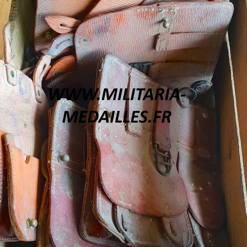 CARTOUCHIERE MODELE 1935 / 1937 COTE GAUCHE COULEUR FAUVE CUIR LISSE TAMPONNEE 2 ème TRIMESTRE 1940
