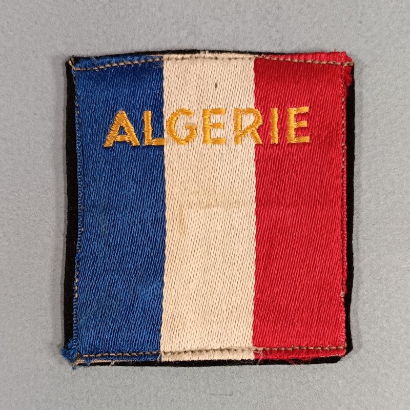 PATCH TISSU FRANCE TRICOLORE ALGERIE INSIGNE GENERAL DES TROUPES TERRITORIALES EN ALGERIE SUR FOND NOIR 1954 - 1962
