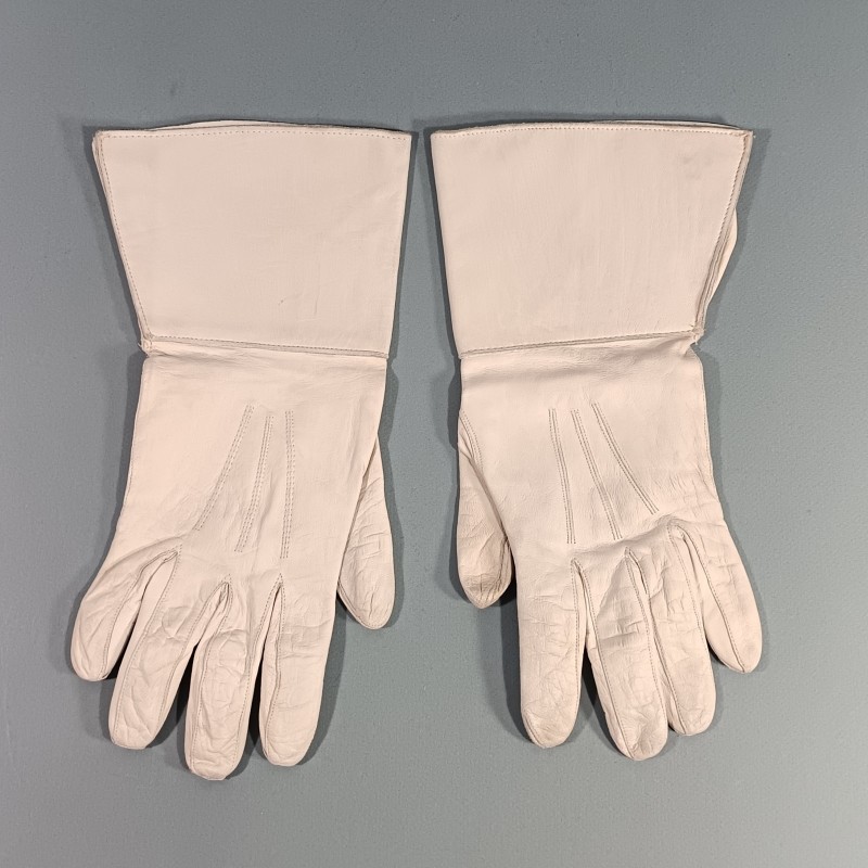 PAIRE DE GANTS CRISPIN EN CUIR BLANC CAVALERIE GENDARMERIE GARDE REPUBLICAINE GARDE AU DRAPEAU SAPEURS TAILLE 8.5