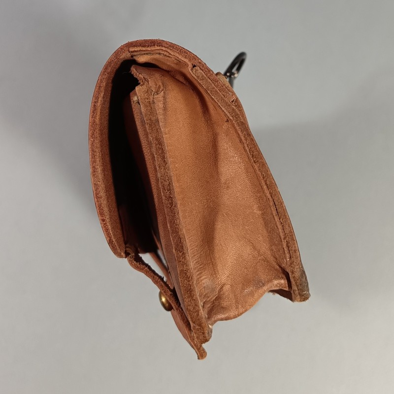 CARTOUCHIERE MODELE 1935 / 1937 COTE GAUCHE COULEUR FAUVE CUIR LISSE TAMPONNEE 2 ème TRIMESTRE 1940