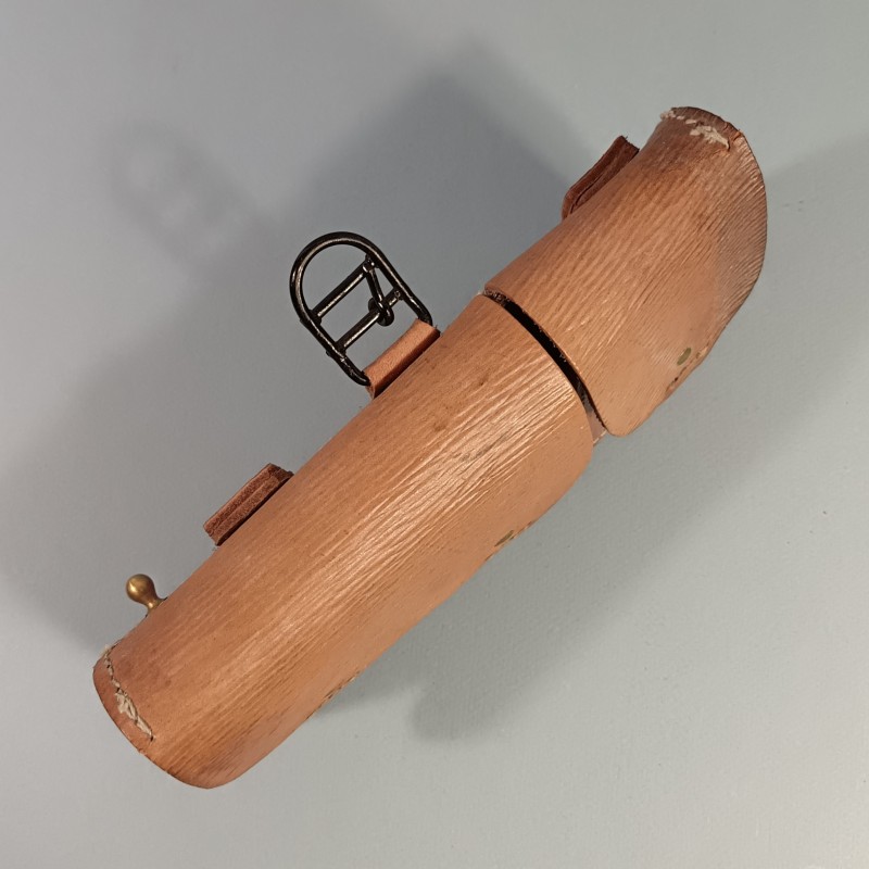 CARTOUCHIERE MODELE 1935 / 1937 COTE GAUCHE COULEUR FAUVE CUIR STRIE TAMPONNEE 1 er TRIMESTRE 1940