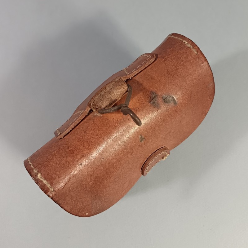 EQUIPEMENT FAUVE CARTOUCHIERE MODELE 1905 1916 CUIR COULEUR CLAIRE FABRICATION DATEE 1 er TRIMESTRE 1940 A LYON