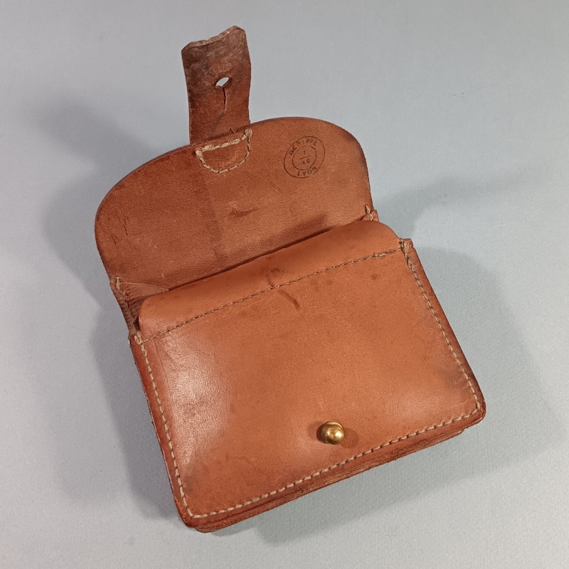 EQUIPEMENT FAUVE CARTOUCHIERE MODELE 1905 1916 CUIR COULEUR CLAIRE FABRICATION DATEE 1 er TRIMESTRE 1940 A LYON