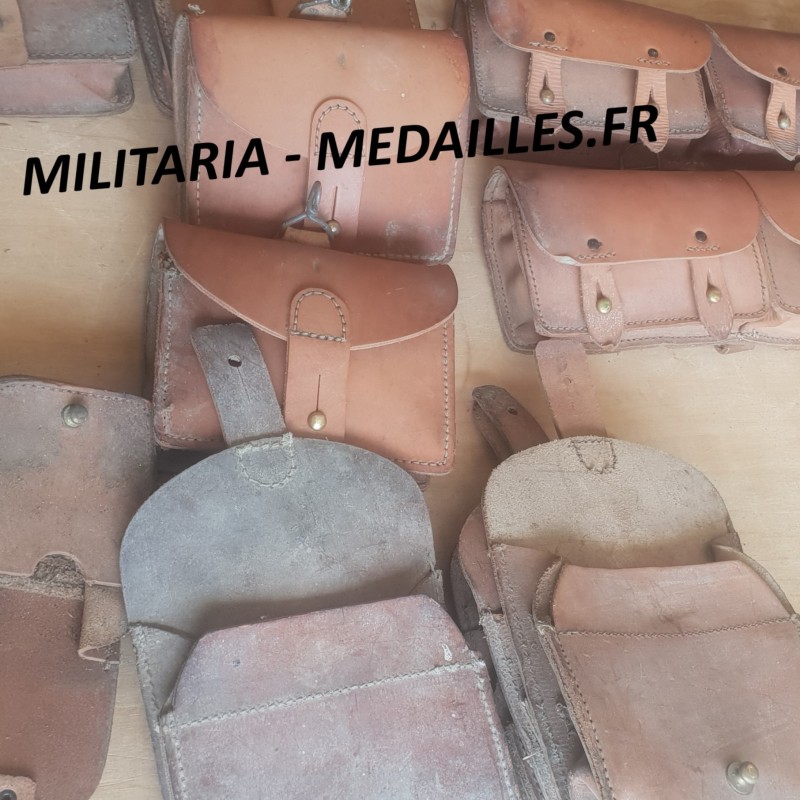 EQUIPEMENT FAUVE CARTOUCHIERE MODELE 1905 1916 CUIR COULEUR CLAIRE FABRICATION DATEE 1 er TRIMESTRE 1940 A LYON
