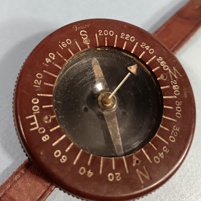 BOUSSOLE US DE POIGNE MODELE EN PLASTIQUE AVEC AIGUILLE PHOSPHORESCENTE POUR PARACHUTISTE MARQUAGE FABRICANT TAYLOR